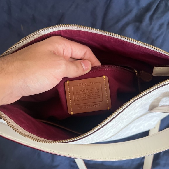 Coach - Picture 9 of 9